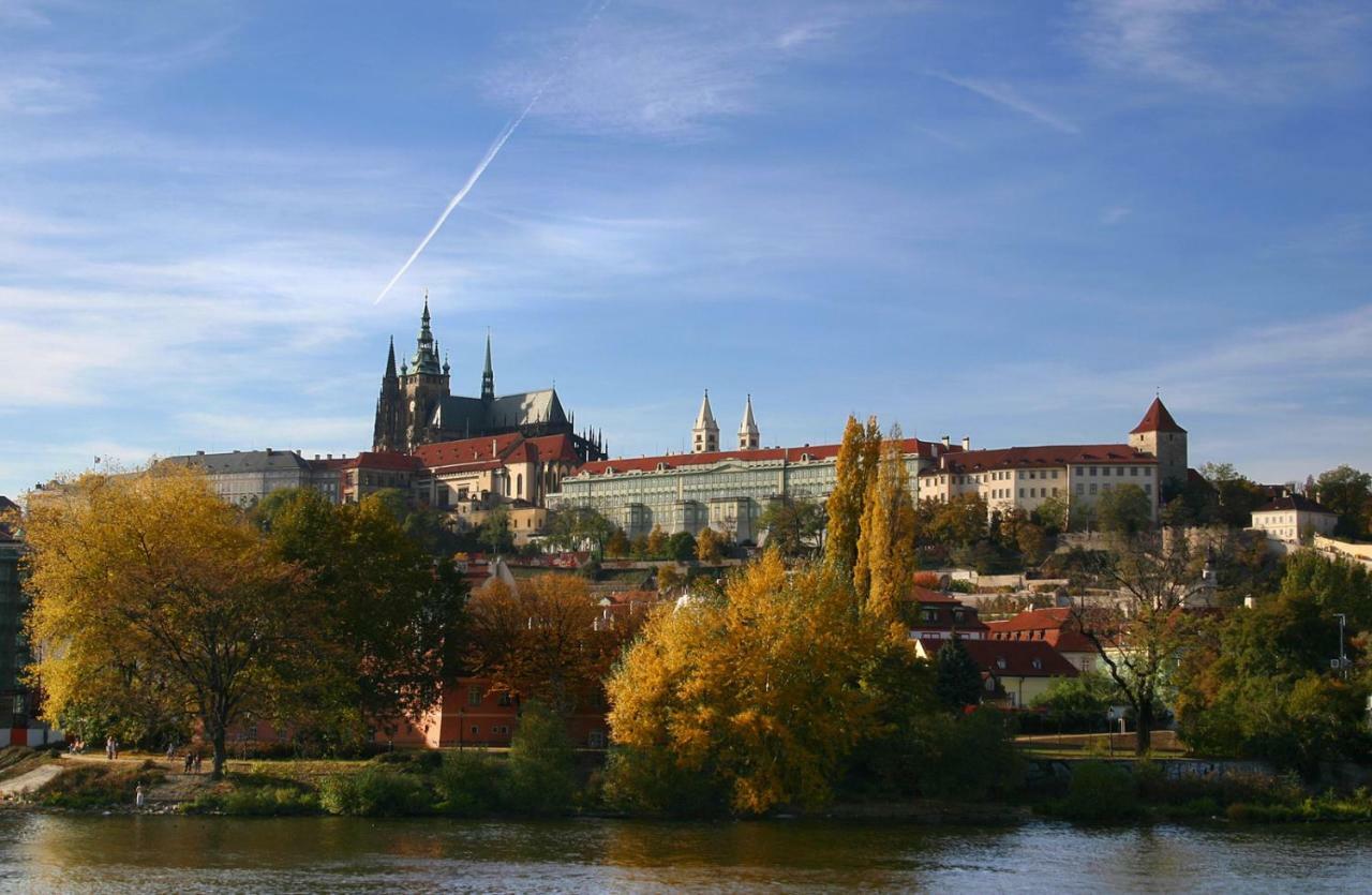 Cosy Apartment Under The Tower Prague Exterior photo